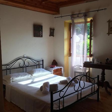 Country Traditional House In Corfu Village, Greece Sinarádes Exteriér fotografie